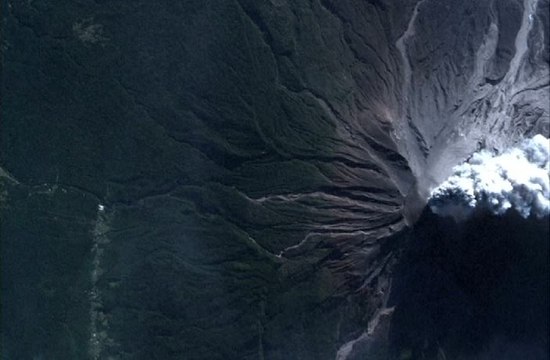 Chili : images aériennes du volcan Calbuco