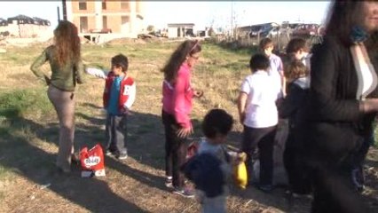 Hayvan Sevgisini Sokakta Öğreniyorlar