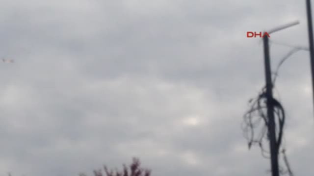 Uçağın Havada Motoru Yanarken Çekilen En Net Görüntüsü 2