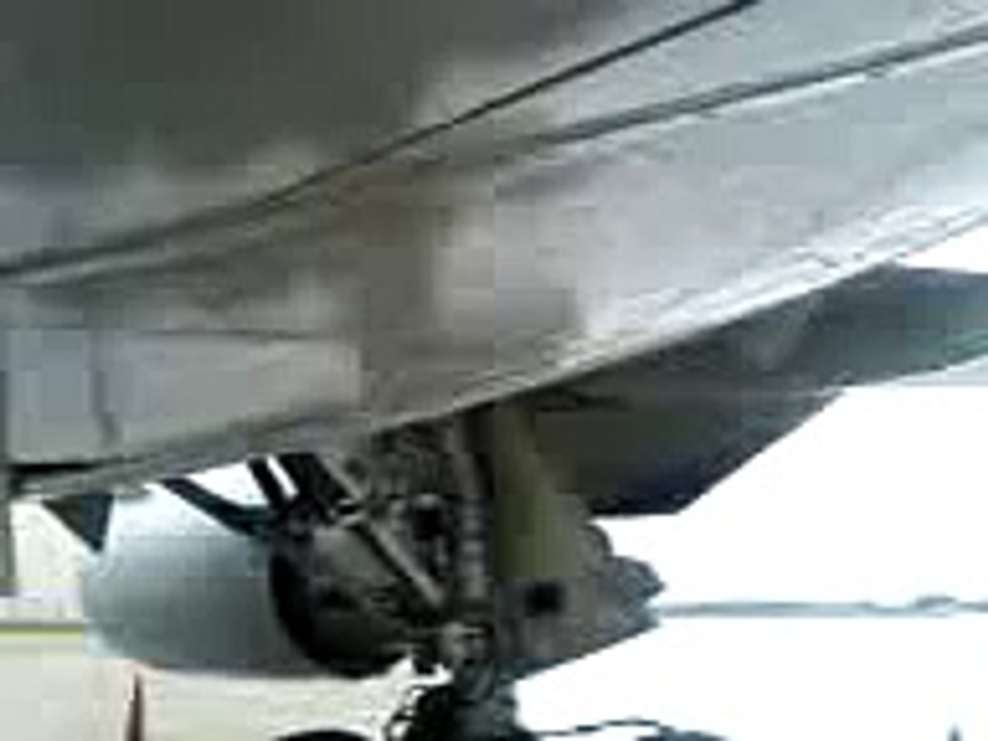Boeing 767 ram air turbine (RAT) test deployment - video Dailymotion