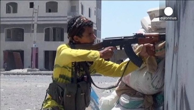 Yemen: scontri nelle strade ad Aden, ex presidente Saleh esorta al dialogo