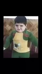 İnternetin yeni fenomen şişko çocuğu dans ediyor.-Funny fat kid dancing