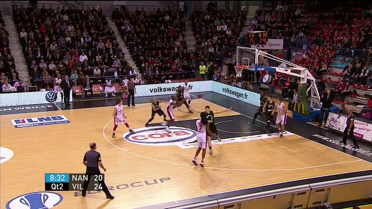 Le gros dunk de Florent Pietrus sur Ahmad Nivins