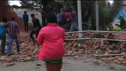 L'hôpital central de Katmandou peine à accueillir toutes les victimes du séisme