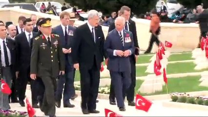 Prens Charles, Çanakkale şehitlerini karanfillerle andı