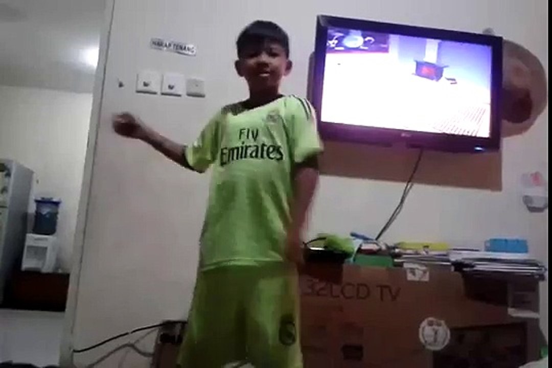 Ngomong aneh