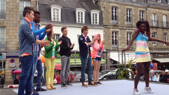 Défilé de mode en centre-ville