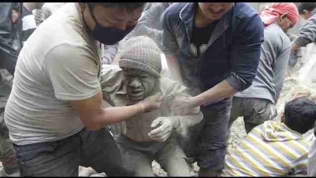 Un terremoto de gran magnitud sacude Nepal y deja cientos de muertos