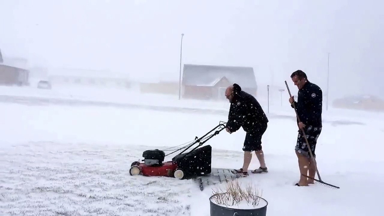 L'été en Islande.. passons la tondeuse sur la neige !