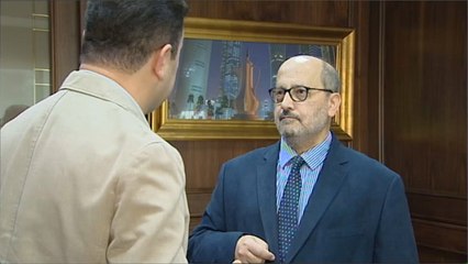الاقتصاد والناس- الأجهزة الذكية.. موضة وتباه عند شباب العرب
