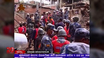 Après le tremblement de terre à Katmandou, des victimes et un champ de gravats