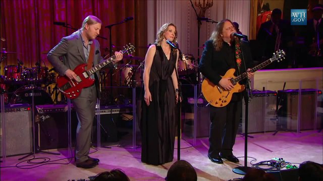 Susan Tedeschi, Derek Trucks, & Warren Haynes Perform I'd Rather Go Blind