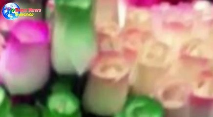 Flower Vendor Breaks Into Tears After A Generous Man Buys All Of Her Roses