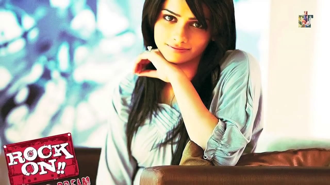 Prachi Desai Exposed Her Panty!