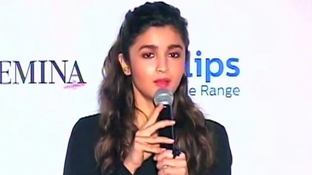 Alia Bhatt Wardroe Malfunction - Pink Bra Exposed