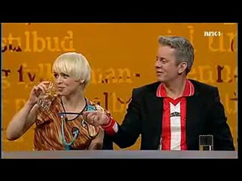 Nytt på nytt - Jon Almaas får latterkrampe