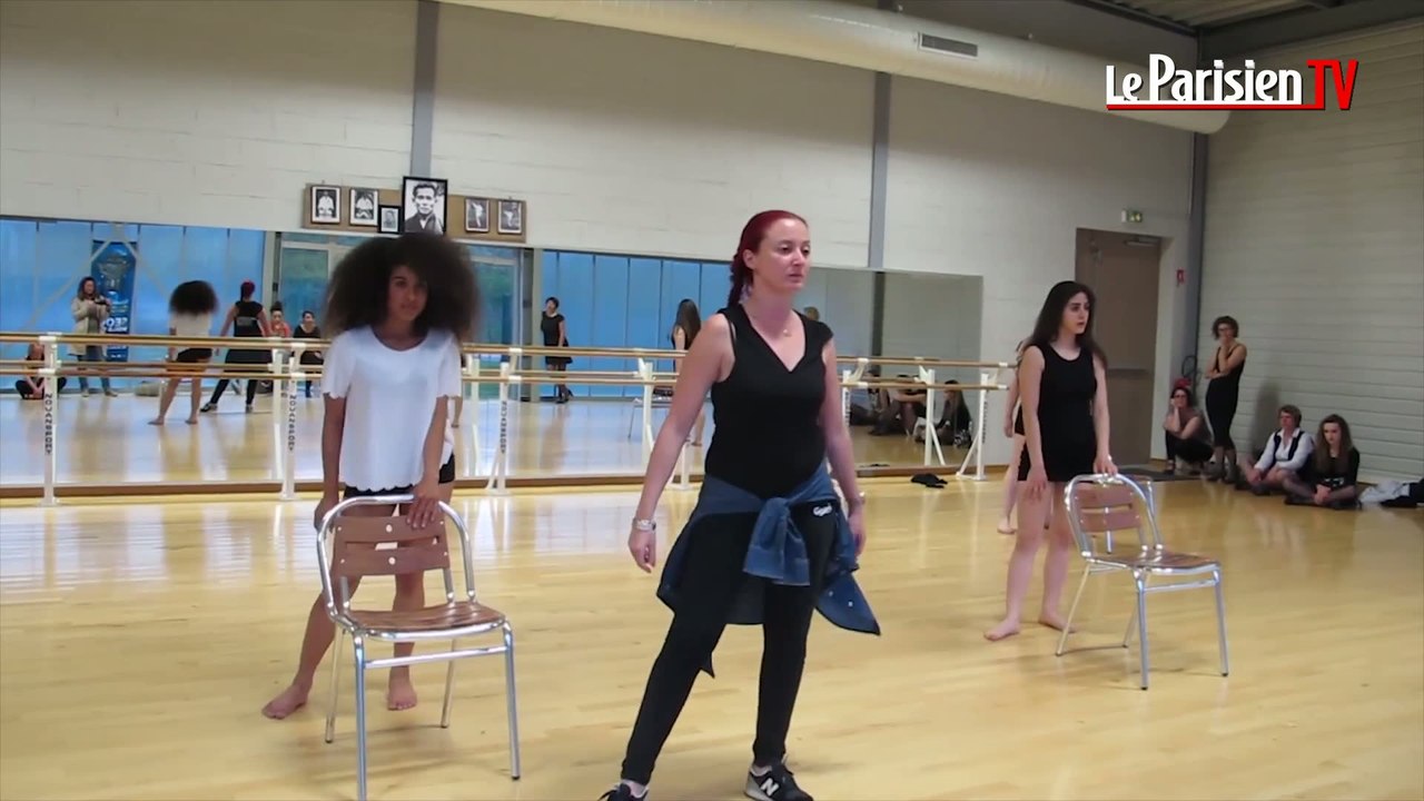 Les danseuses de l'école No-Made de Beauvais en répétition avant leur spectacle