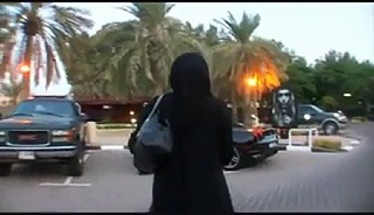 Dubai Girls Driving Ferrari - United Arab Emirates