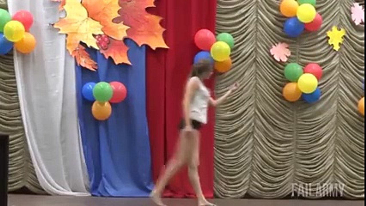 Uma mulher nunca perde a pose.