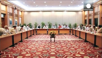 Nepalliler depremin ardından geceyi sokaklarda geçiriyor