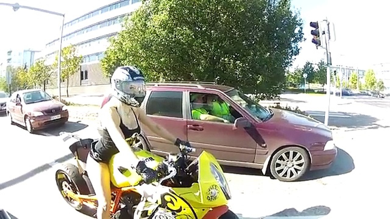 una forma muy peculiar de ir a su trabajo