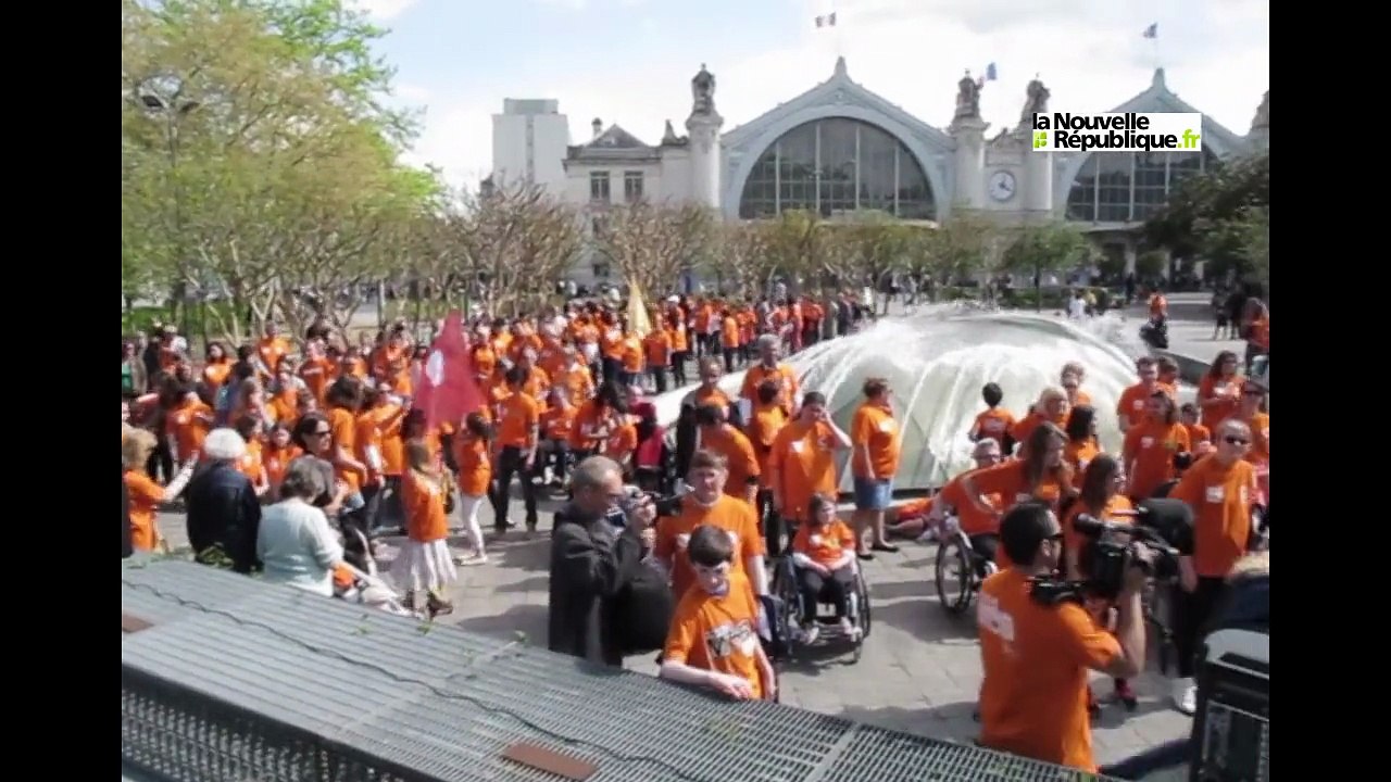 VIDEO. Tours. Flash mob sur le parvis de la gare