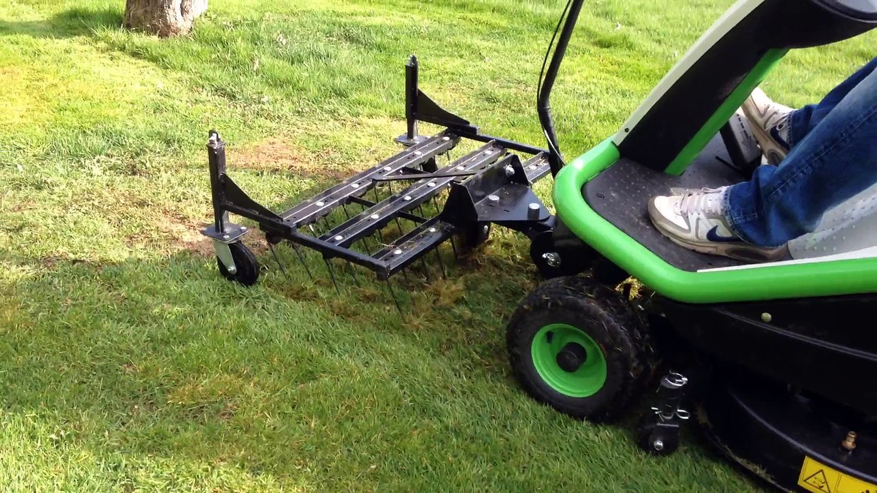 Emousseur pour tondeuses ETESIA en action printemps 2015