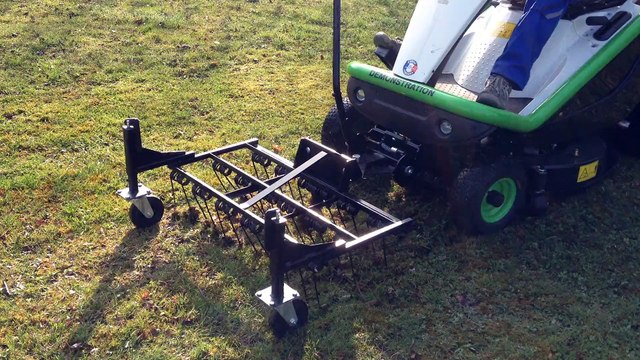 Emousseur pour tondeuses ETESIA en action printemps 2015 3