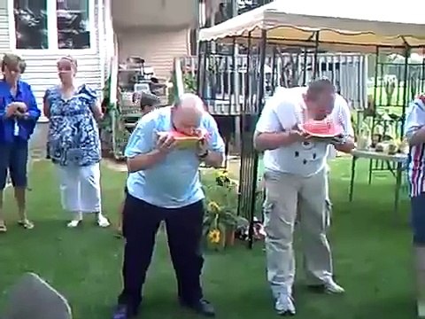 Une femme domine LARGEMENT le concours de Pastèque