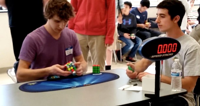 Record du monde : Rubik's Cube le plus rapide en 5,253 sec