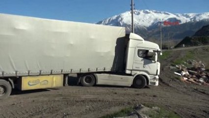 Download Video: Erzincan Tır'da, Badem Kabukları Arasına Gizlenmiş 570 Bin Paket Kaçak Sigara