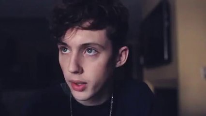 Behind The Scene - Cute Boy Walked In A Fashion Show