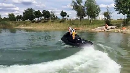 Un jetski avec un moteur de Suzuki Hayabusa