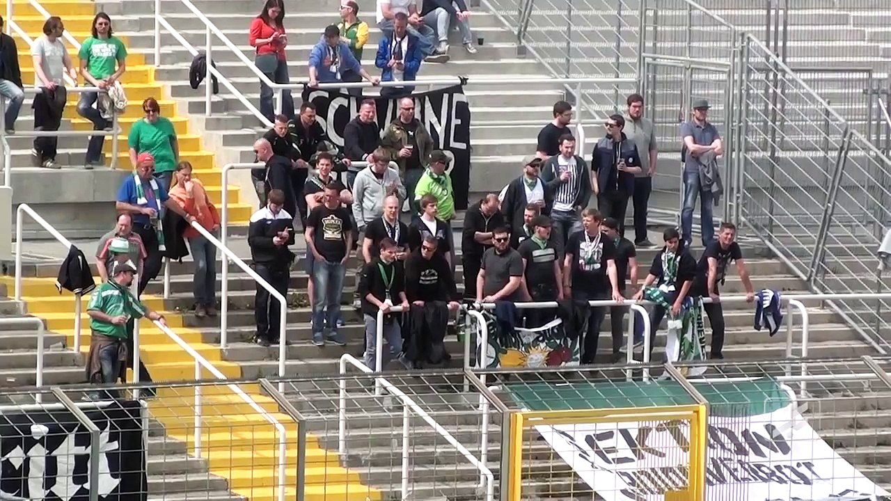 German keeper Christopher Pfeiffer (Schweinfurt) scores a 90-yard golazo v 1860 Munich II