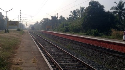 Nizamuddin  AC Express stops at Thanur for overtake