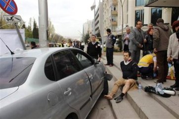 Futbol Hakemi Aracıyla, Kaldırımdaki Yargıtay Üyesi ve Yeğenine Çarptı