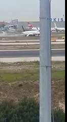 Kokpitten çekim Motoru üzerine inen THY nin Airbus A320 si.