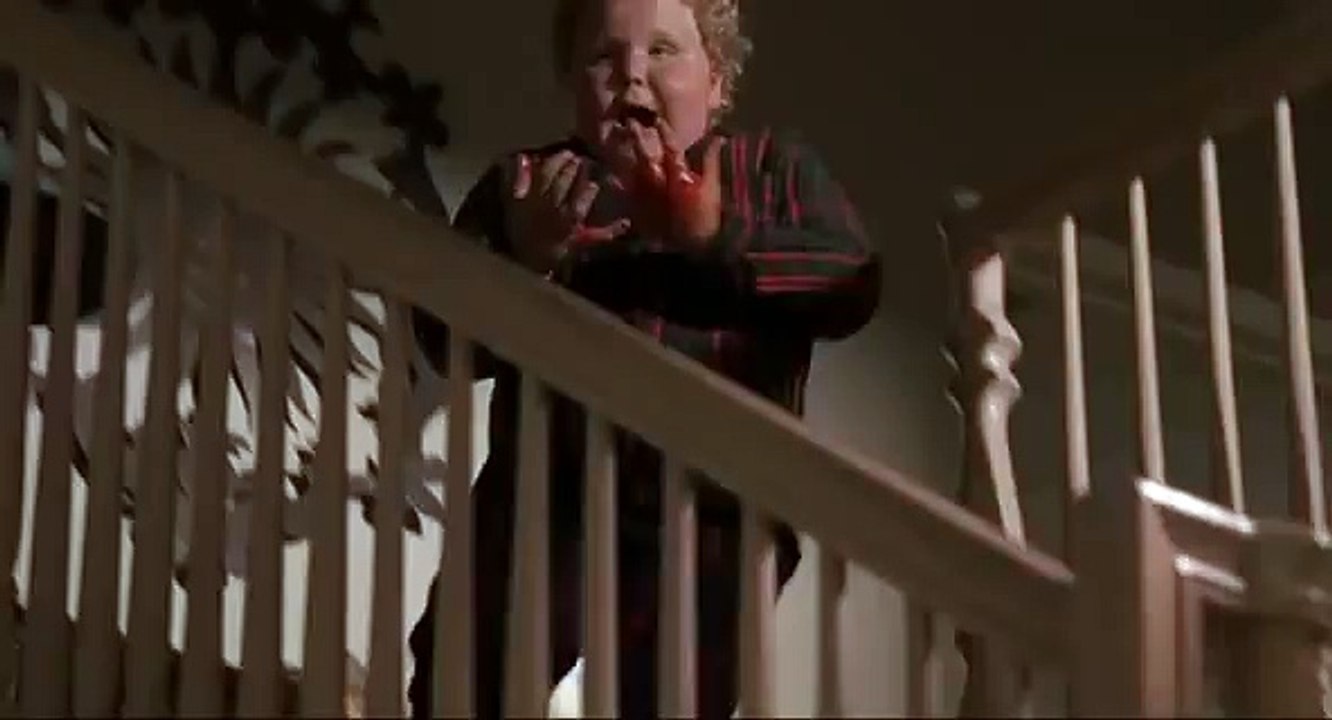 Bad Santa - Kid cuts his hand (by mistake)