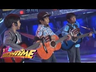 MiNiME ng Jonas Brothers kumanta ng "Love Bug"