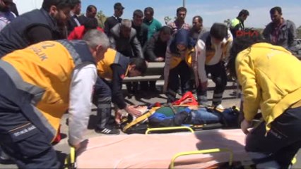 Şanlıurfa Bariyerlere Çarpan Motosikletin Sürücüsü Yaralandı