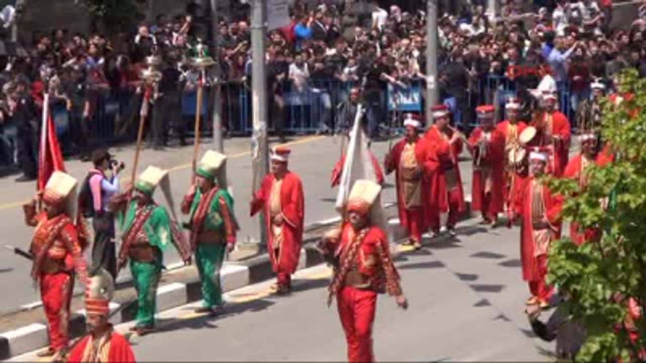 Manisa -Detay- Mesir Macunu Saçımı Sırasında İzdiham Bakan Erdoğlu da Katıldı -2