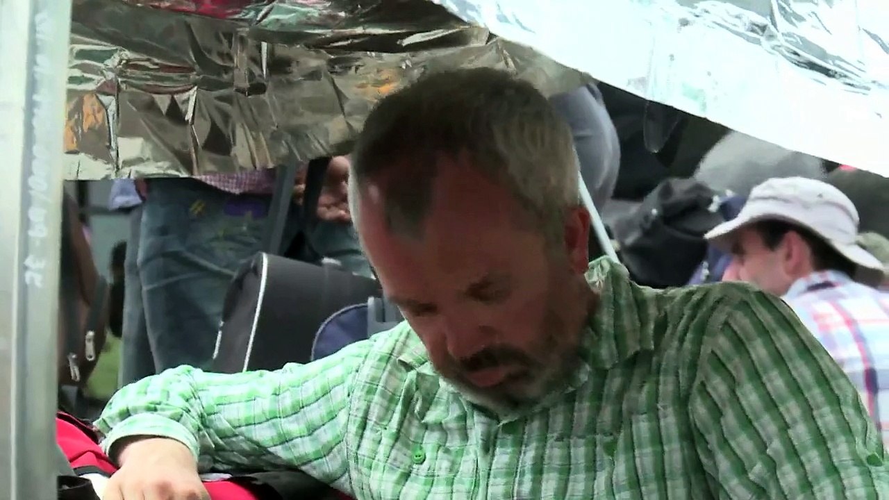 Westerners leave Nepal after quakes shake region