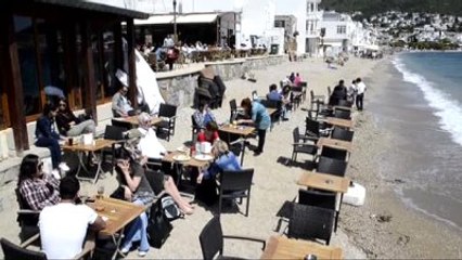 Sıcak Havayı Fırsat Bilenler Deniz Keyfi Yaptı