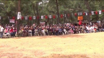 Yörük Şenliğine Katılan Lütfi Elvan Deveye Bindi
