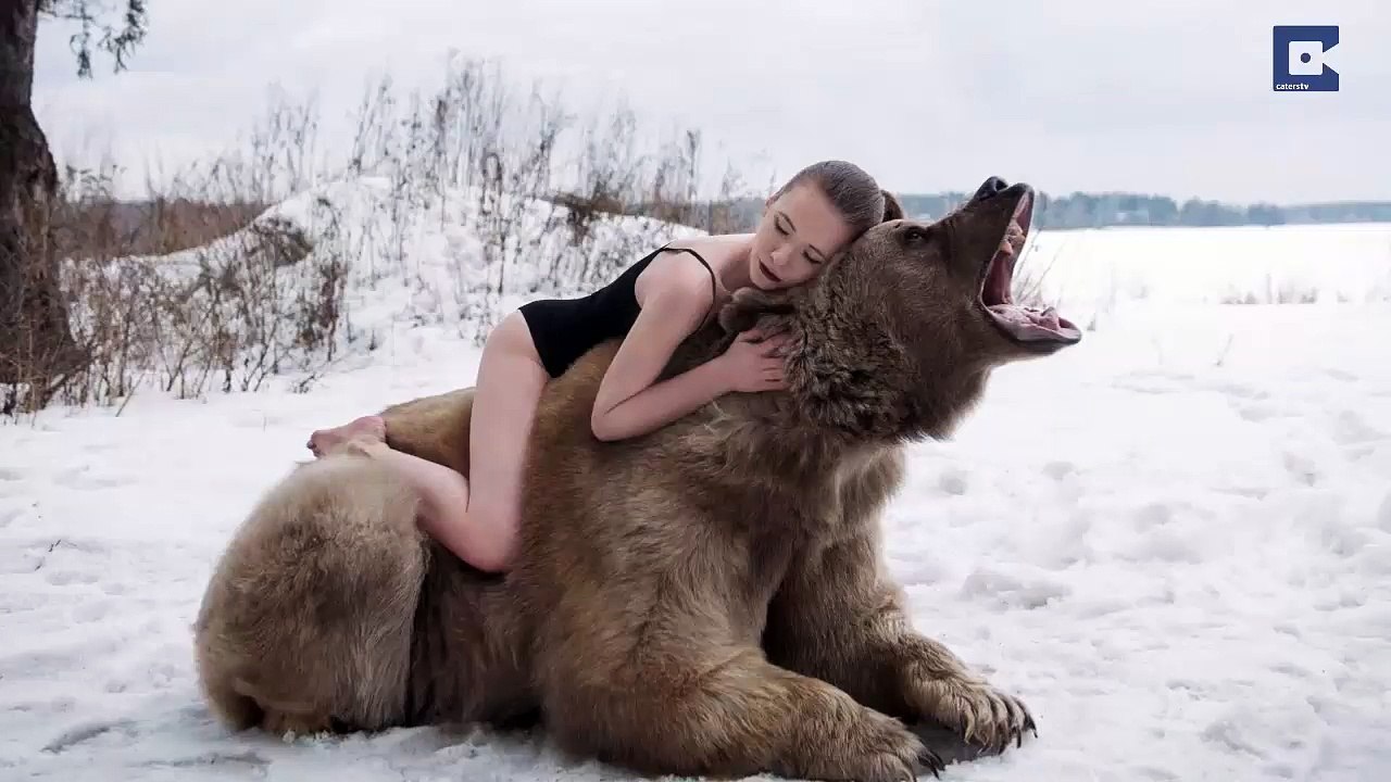 Russian Models Pose Next To Brown Bear