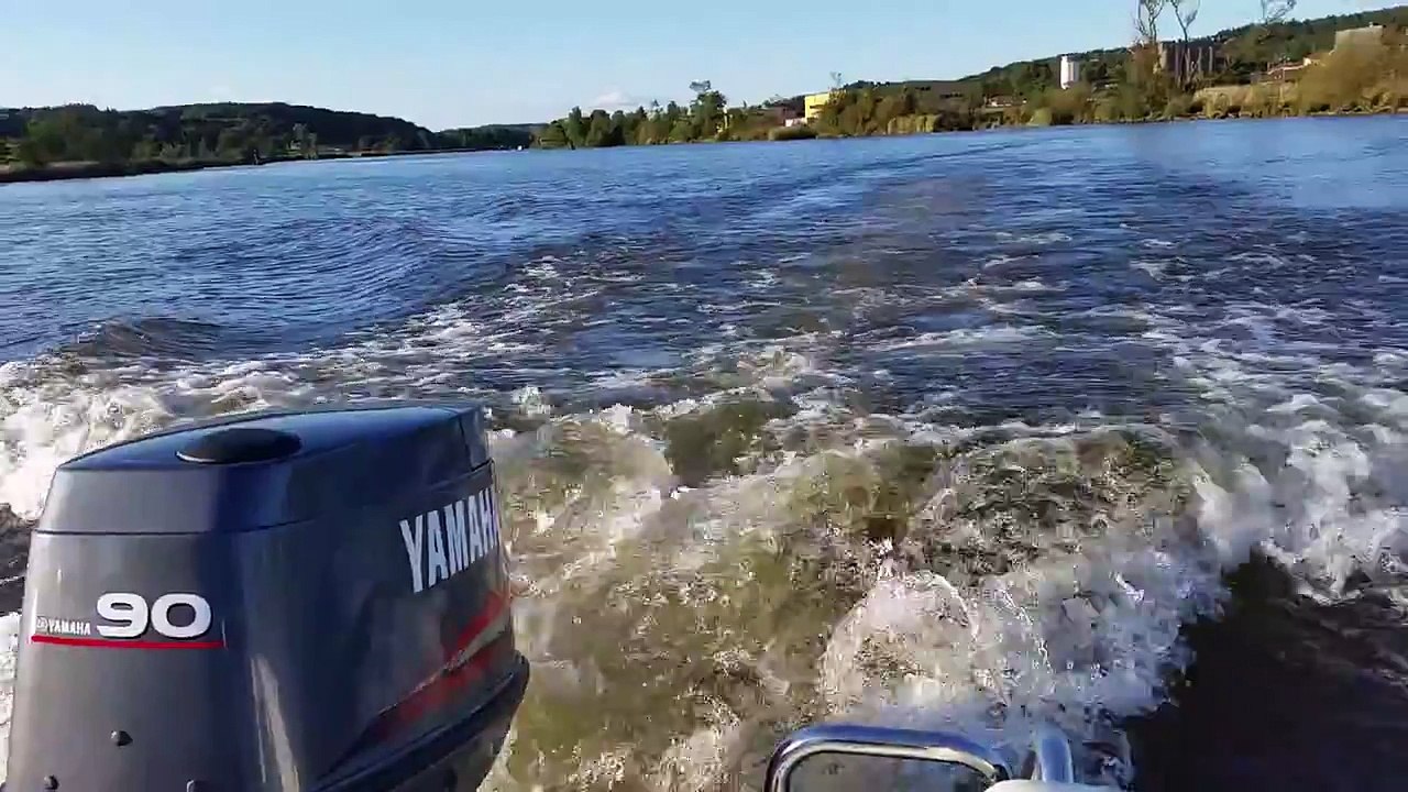 Yamaha outboard power WOT 90 hp.1/2 ( wide open throttle )  2 stroke 3 cylinder
