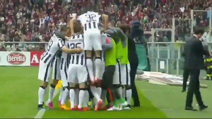 Andrea Pirlo anota golazo de tiro libre
