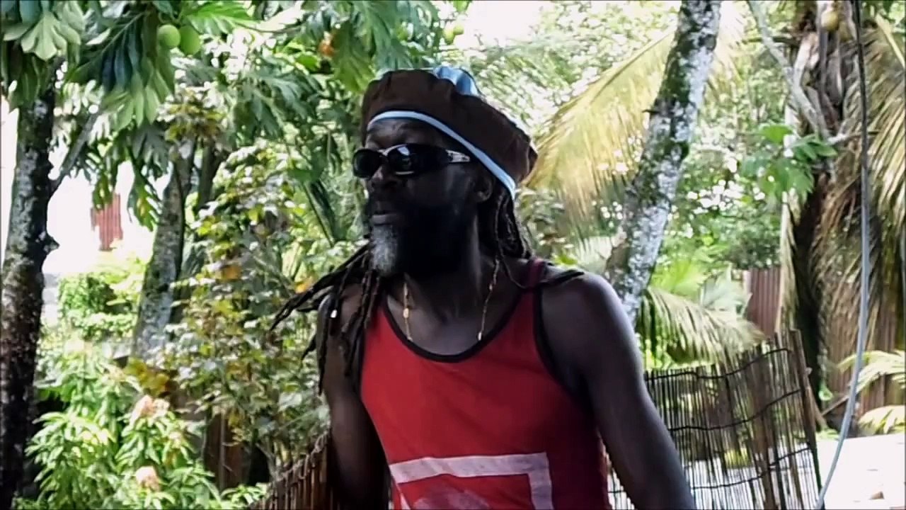 UN_ENDROIT_A_PART-_Mars_l_Rahguel_Blood_Clip_Officiel