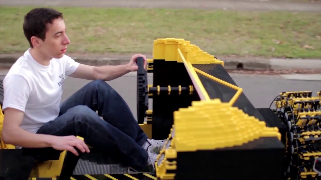 Une vraie voiture LEGO qui fonctionne et qui roule!