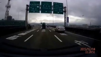 TransAsia Plane Crashing